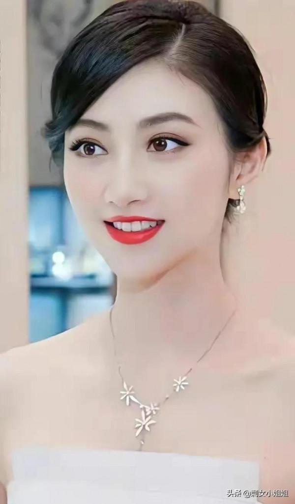 驚豔景甜,錯過張繼科和路徵,不知這個黃花大閨會便宜哪個富豪 驚豔景甜,錯過張繼科和路徵,不知這個黃花大閨會便宜哪個富豪