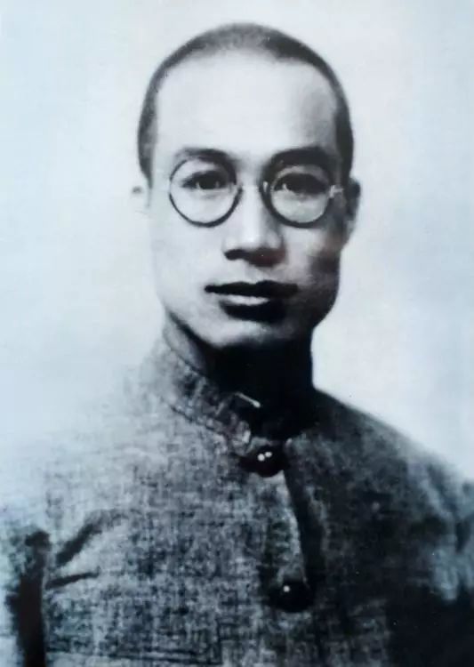 1979年一老人找到蘭州軍區,上將肖華激動地抱住他:你怎麼才來啊 1979年一老人找到蘭州軍區,上將肖華激動地抱住他:你怎麼才來啊