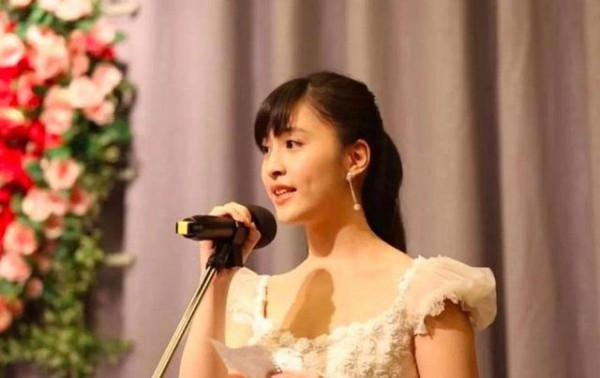 那些撞臉的演員或名人,有人父親名字相同,有人連發際線都一樣 那些撞臉的演員或名人,有人父親名字相同,有人連發際線都一樣