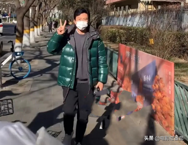 春晚四次聯排：趙麗穎一笑迷人，張小斐美目顧盼，朱一龍走路生風