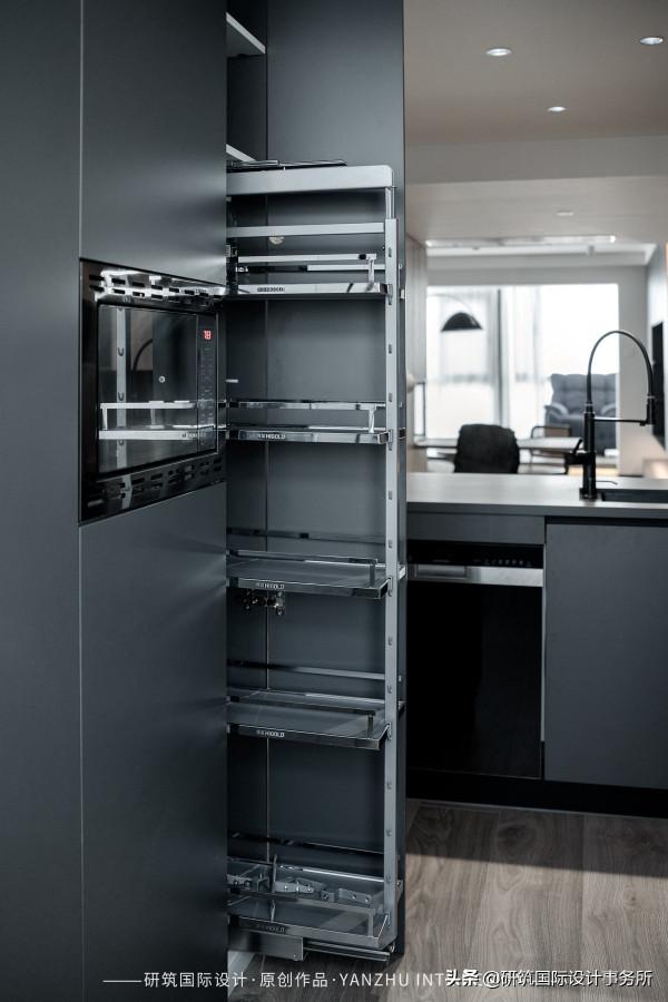 110㎡零死角，這對丁克夫妻的現代簡約宅，到處是超強儲物空間