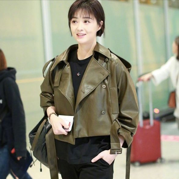 終於get到蔣欣的短髮！不僅超顯臉小，搭配空氣劉海至少嫩十歲