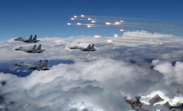 2016年,中美南海對峙,我軍百艘艦艇齊出,美航母倉皇逃竄 2016年,中美南海對峙,我軍百艘艦艇齊出,美航母倉皇逃竄