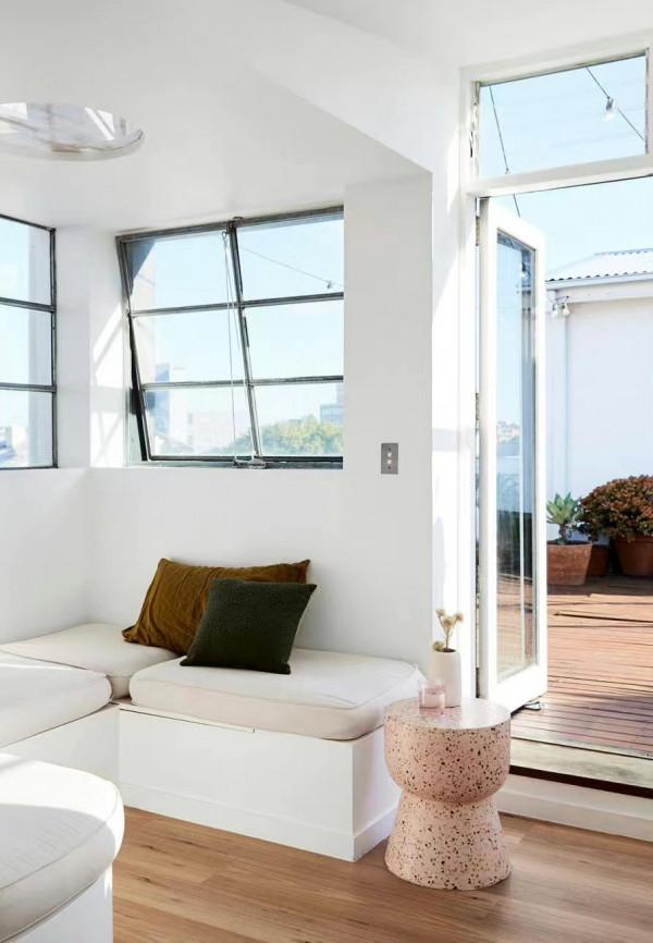 甜美女孩的頂樓小公寓,小而美還很敞亮,露臺喝酒聊天不要太愜意 甜美女孩的頂樓小公寓,小而美還很敞亮,露臺喝酒聊天不要太愜意