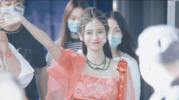 劇裡古裝“醜爆”、綜藝卻美翻!這4個女明星的問題出在哪? 劇裡古裝“醜爆”、綜藝卻美翻!這4個女明星的問題出在哪?