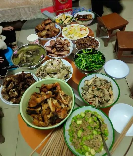 玉溪年味 &vert; 曬曬我家的年夜飯