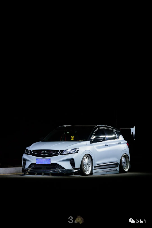 全車CDM姿態改裝的吉利繽越,從上班玩到自己開店才算畢業 全車CDM姿態改裝的吉利繽越,從上班玩到自己開店才算畢業