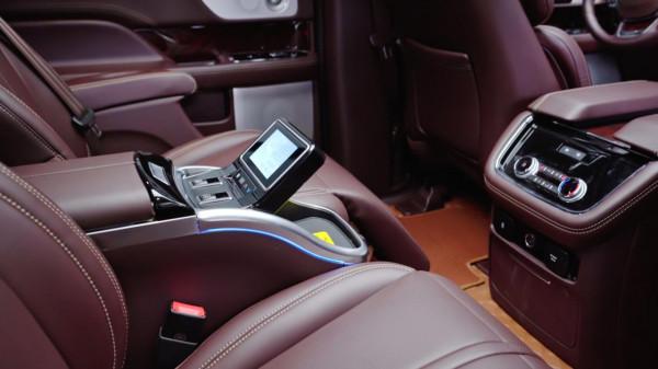 林肯領航員二排座椅升級，告別寬大扶手解放乘坐空間！