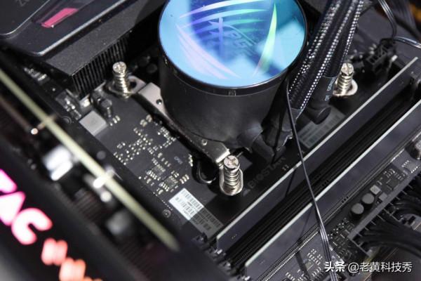 老牌廠商的360水冷真好用？鏡面鏡頭+軸承升級，壓制12代不費勁