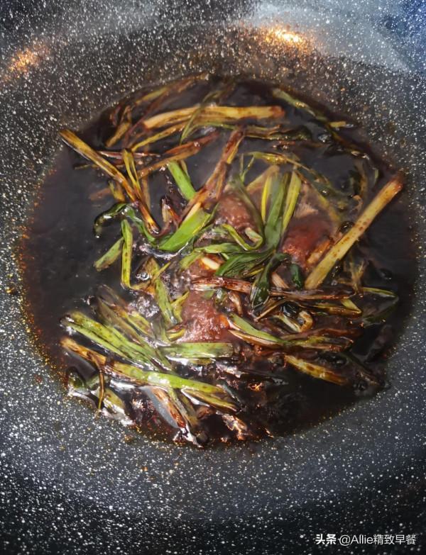 一把香蔥，教你做蔥油拌麵，食材簡單，一學就會，少油不膩又勁道