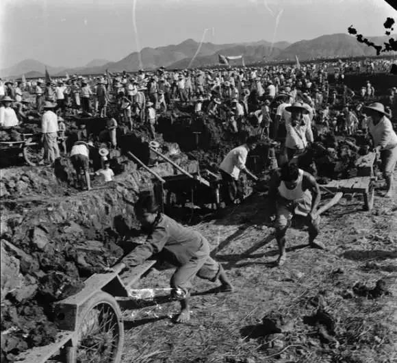 陝西一老農挖地基,意外發現一堆人骨,8年後中央調查組來找 陝西一老農挖地基,意外發現一堆人骨,8年後中央調查組來找