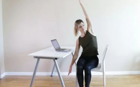 肩頸僵硬疼痛,上班忙沒時間鍛鍊?每天10分鐘,肩頸疼痛不再有 肩頸僵硬疼痛,上班忙沒時間鍛鍊?每天10分鐘,肩頸疼痛不再有