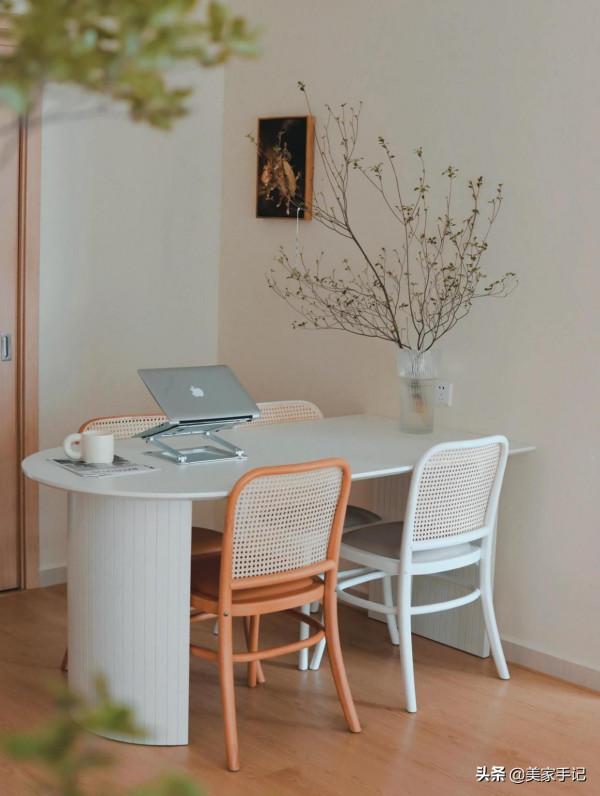 不顧親友反對堅持窮裝,126㎡家只刷漆不弔頂,效果反而溫馨治癒 不顧親友反對堅持窮裝,126㎡家只刷漆不弔頂,效果反而溫馨治癒