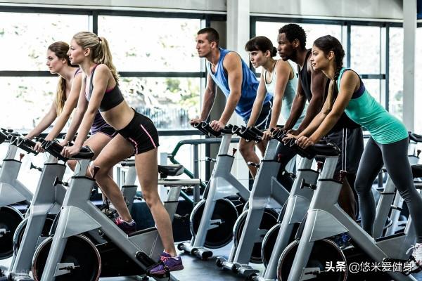 50歲的女人想要收緊腹部，3種訓練方法，消除脂肪擁有馬甲線身材