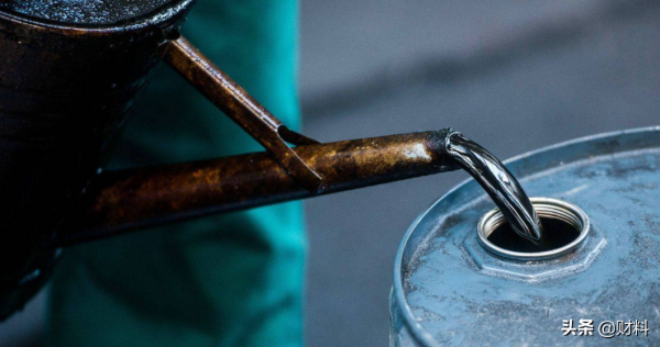 中國一邊進口石油，一邊出口成品油，賣的價格還便宜，為什麼？