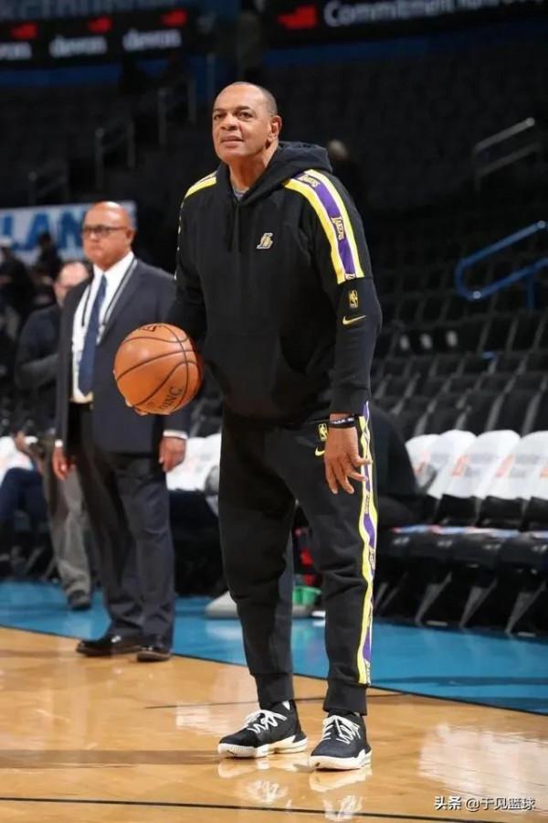 休斯頓火箭隊有意聘請霍林斯為防守教練，全面提升球隊防守水平