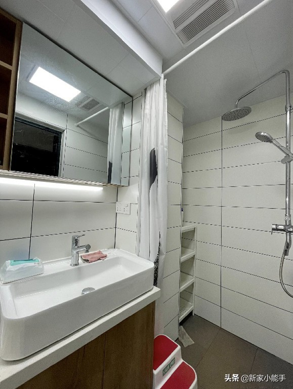 56平兩居室學區房，不做吊頂很舒適，電視牆是全屋亮點，美觀實用