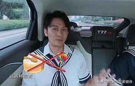 李晨常年堅持健身,手臂肌肉線條明顯,坦言主要靠3點維持身材 李晨常年堅持健身,手臂肌肉線條明顯,坦言主要靠3點維持身材