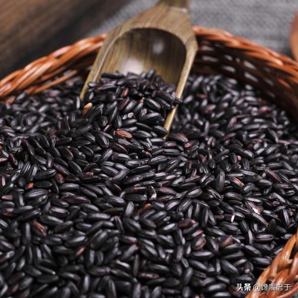 入冬後，如果條件允許，女人要多吃這6樣食物，面如桃花顯年輕