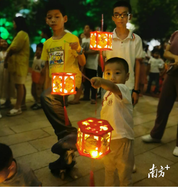 嶺南人的中秋開啟方式｜朝著月亮拜個禮，美食裡藏著中秋密碼
