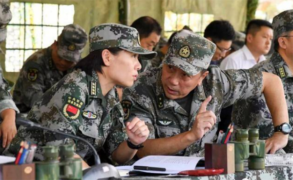 兒子秦天臨行前：我可能無法盡孝了！秦基偉臭罵：你這小仗算什麼