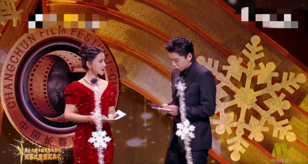 長春電影節:鄧萃雯發福何琳臉僵,景甜霸總範,蔡少芬張晉秀恩愛 長春電影節:鄧萃雯發福何琳臉僵,景甜霸總範,蔡少芬張晉秀恩愛