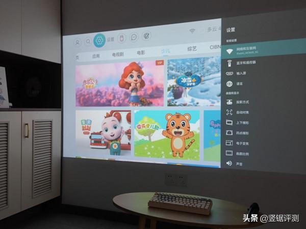 千元價格，體驗有些“超格”的智慧投影儀：萬播T6 Max深度評測