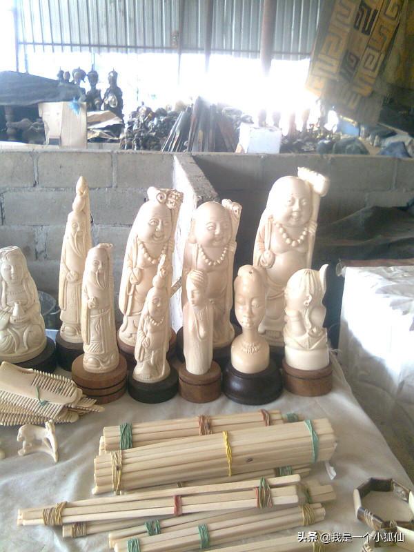 當年的安哥拉象牙市場,有象牙製品與非洲雕塑,後來市場被取締 當年的安哥拉象牙市場,有象牙製品與非洲雕塑,後來市場被取締