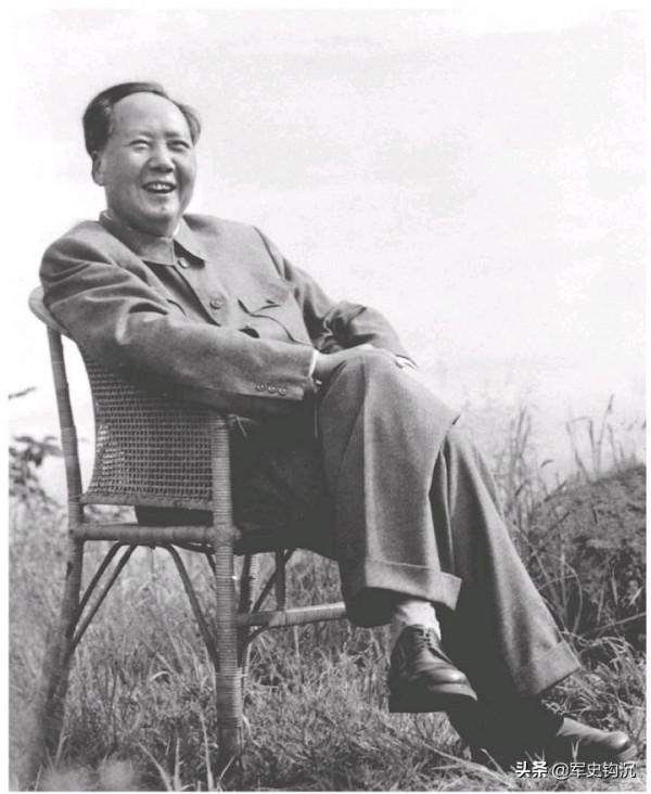 我軍突破長江,蔣介石劃江而治美夢破滅,毛主席:緝拿匪首蔣介石 我軍突破長江,蔣介石劃江而治美夢破滅,毛主席:緝拿匪首蔣介石