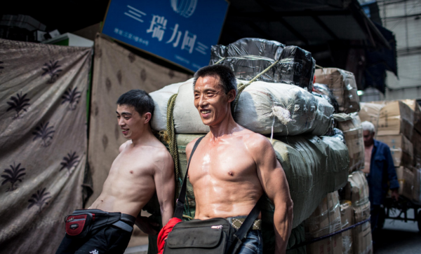 11年前,那個帶娃扛貨扛出一套房的重慶棒棒冉光輝,如今怎樣了? 11年前,那個帶娃扛貨扛出一套房的重慶棒棒冉光輝,如今怎樣了?