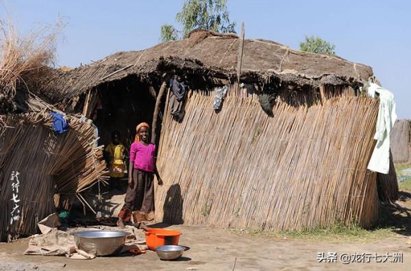「查德」走進“查德湖”上的島嶼村莊