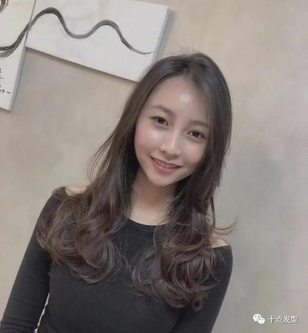 2021仍然是主流“半頭燙”,簡單好打理 2021仍然是主流“半頭燙”,簡單好打理