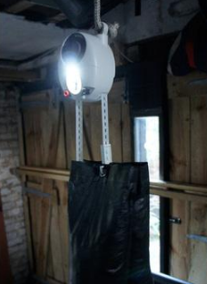 重力燈，不用交電費，掛個袋子就有用不完的電，幫助很多人