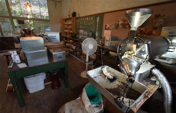 80後的他買下廢棄學校，獨居的日子一過就是7年，雖孤獨卻很自由