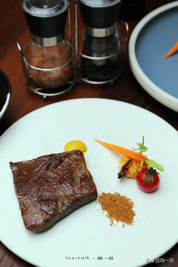 一款牛排，四種口味，最愛五分熟的M8溼式熟成肉眼