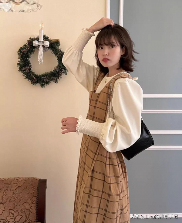 裙子 + 靴子 = 好看 + 高階！美到想報警