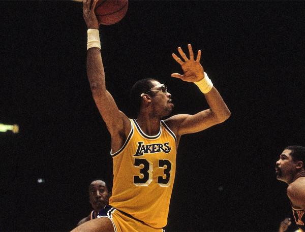 若把NBA紀錄分4個等級：水花三分A級，張伯倫100分S級，那SSS呢？