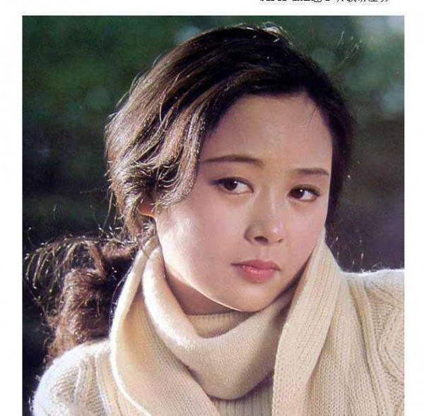 憑《廬山戀》爆紅,巔峰時“棄夫”遠走美國,張瑜近況如何? 憑《廬山戀》爆紅,巔峰時“棄夫”遠走美國,張瑜近況如何?