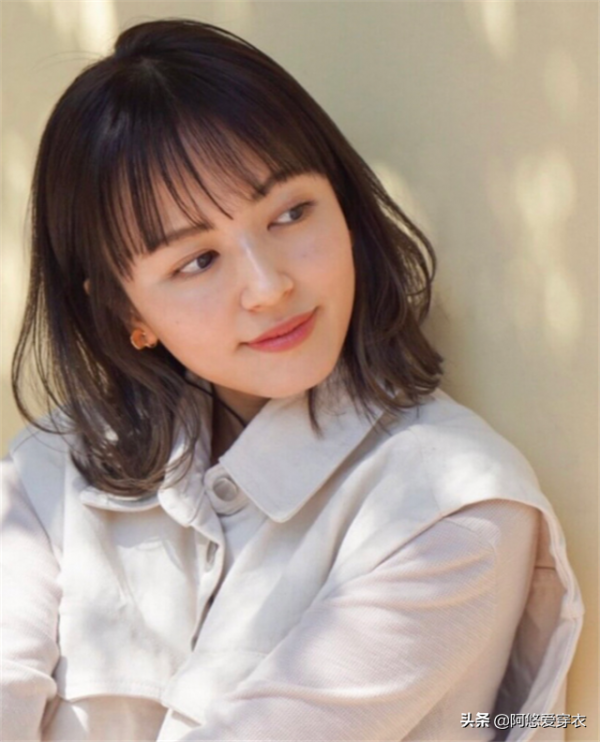 會燙髮才不顯老!給40歲以上女人的髮型建議:色淺、卷大、齊肩 會燙髮才不顯老!給40歲以上女人的髮型建議:色淺、卷大、齊肩