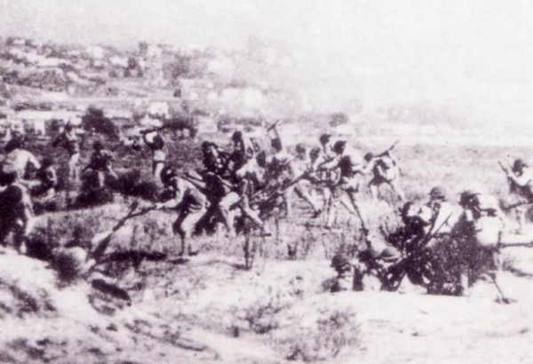 1939年，八路軍子彈快打光，70多歲老地主跑回戰場：我家有十幾箱