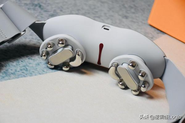 這款按摩器提供6大模式,9種按摩力度,還有3檔溫度調節 這款按摩器提供6大模式,9種按摩力度,還有3檔溫度調節