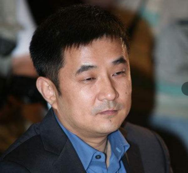 王永紅：公司破產絲毫不慌，套61億攜女明星出逃，親爹去世都不回