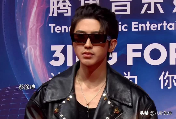 音樂盛典紅毯明星未ps狀態:薛之謙臉圓,鬱可唯卡粉,金子涵發福 音樂盛典紅毯明星未ps狀態:薛之謙臉圓,鬱可唯卡粉,金子涵發福