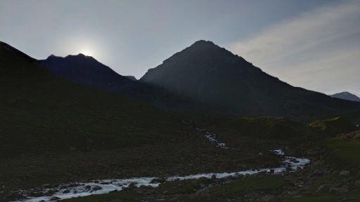 新疆徒步穿越烏蘇古道第二天翻越包紮敦達板