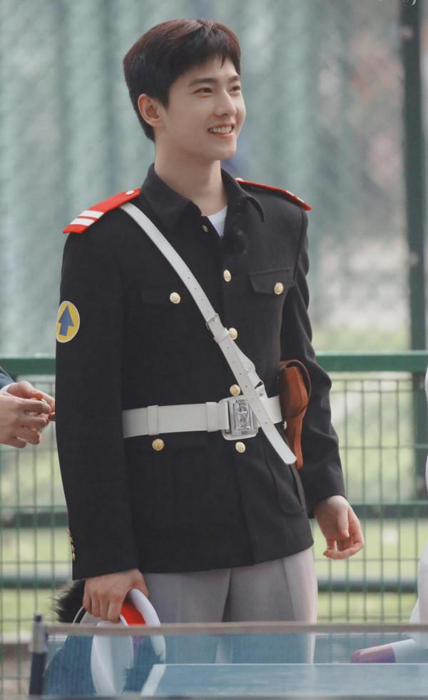 只有整容才能變臉？這些逆襲的男星，完美詮釋了“無痛變帥”