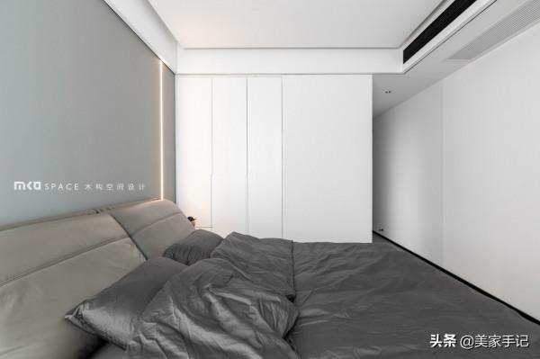 福建夫婦107㎡家火了，僅憑一個客廳就圈粉無數，空間利用率超高