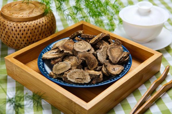 胃脹腹脹、放屁多，胃腸功能紊亂？4味藥泡水喝，簡單有效