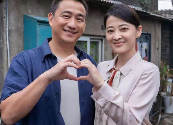 46歲梅婷新劇要大火!殺青照她穿襯衫美貌出眾,跟海清飆戲超期待 46歲梅婷新劇要大火!殺青照她穿襯衫美貌出眾,跟海清飆戲超期待