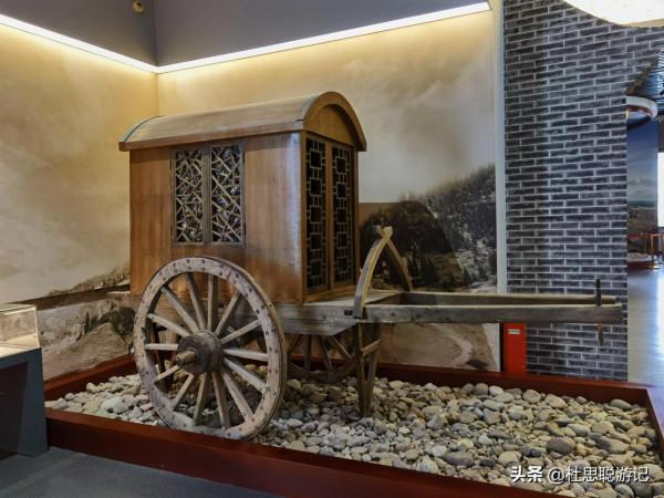 漢EV自駕新疆,車輛在停車場OTA整車升級,遊逛伊犁林則徐紀念館 漢EV自駕新疆,車輛在停車場OTA整車升級,遊逛伊犁林則徐紀念館