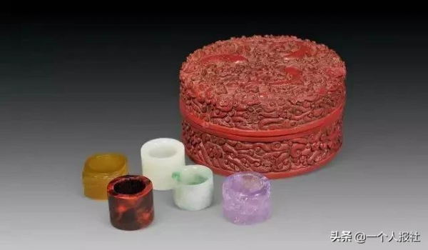 琳琅滿目的扳指